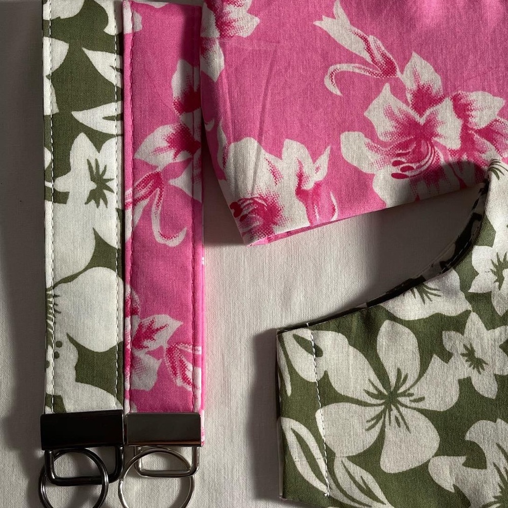 1 South Pacific & 1 Huahine Wristlet